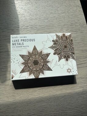 Bobbi Brown Luxe Precious Metals Eye Shadow Palette - White & Gold Design